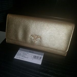 🔥Authentic Prada Gold Wallet🔥